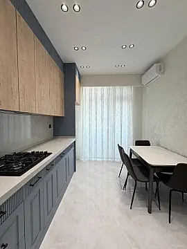 Satılır 2 otaqlı mənzil 83 m²