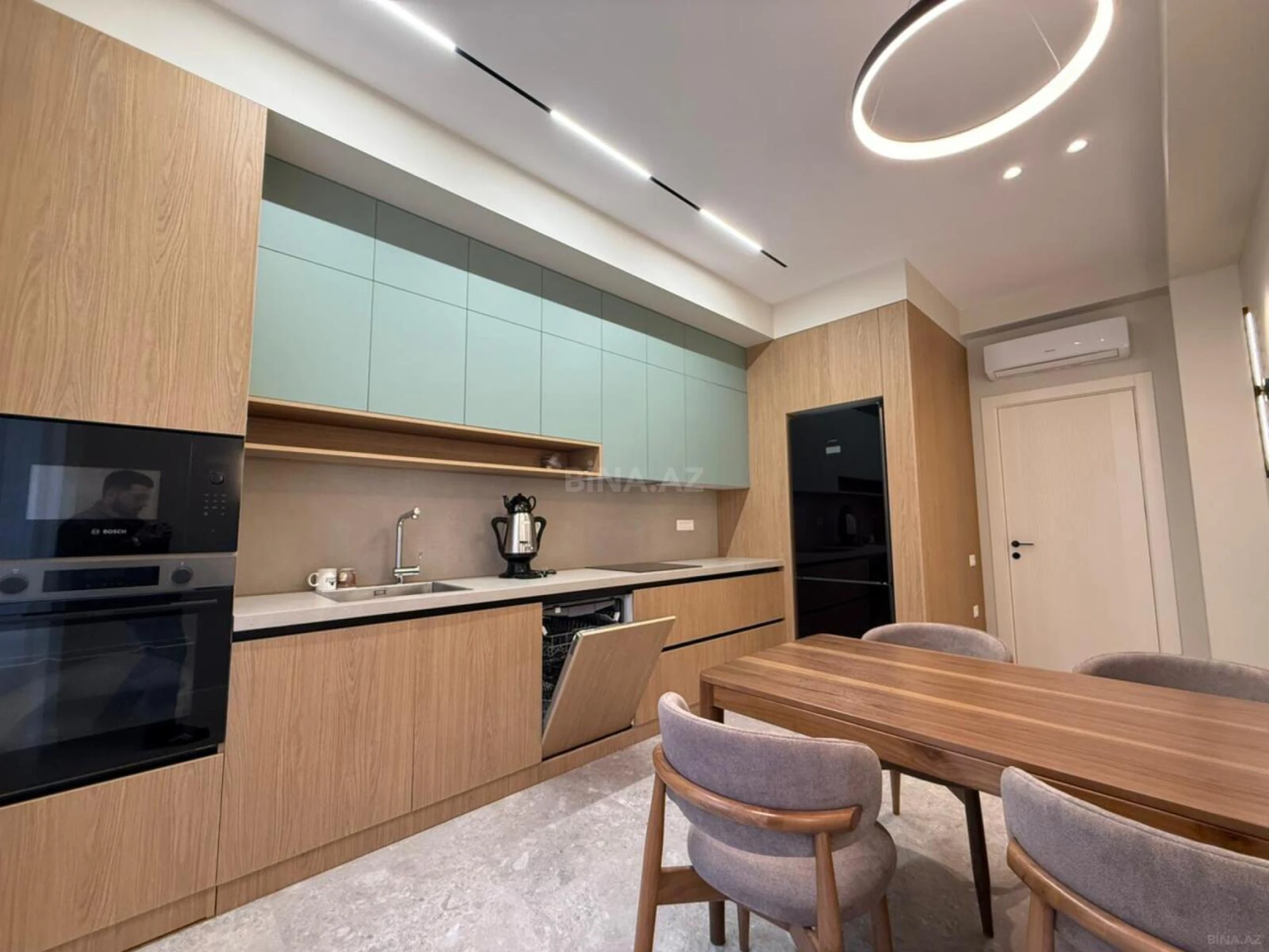 Kirayə verilir 5 otaqlı mənzil 200 m²