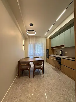 Kirayə verilir 5 otaqlı mənzil 200 m²