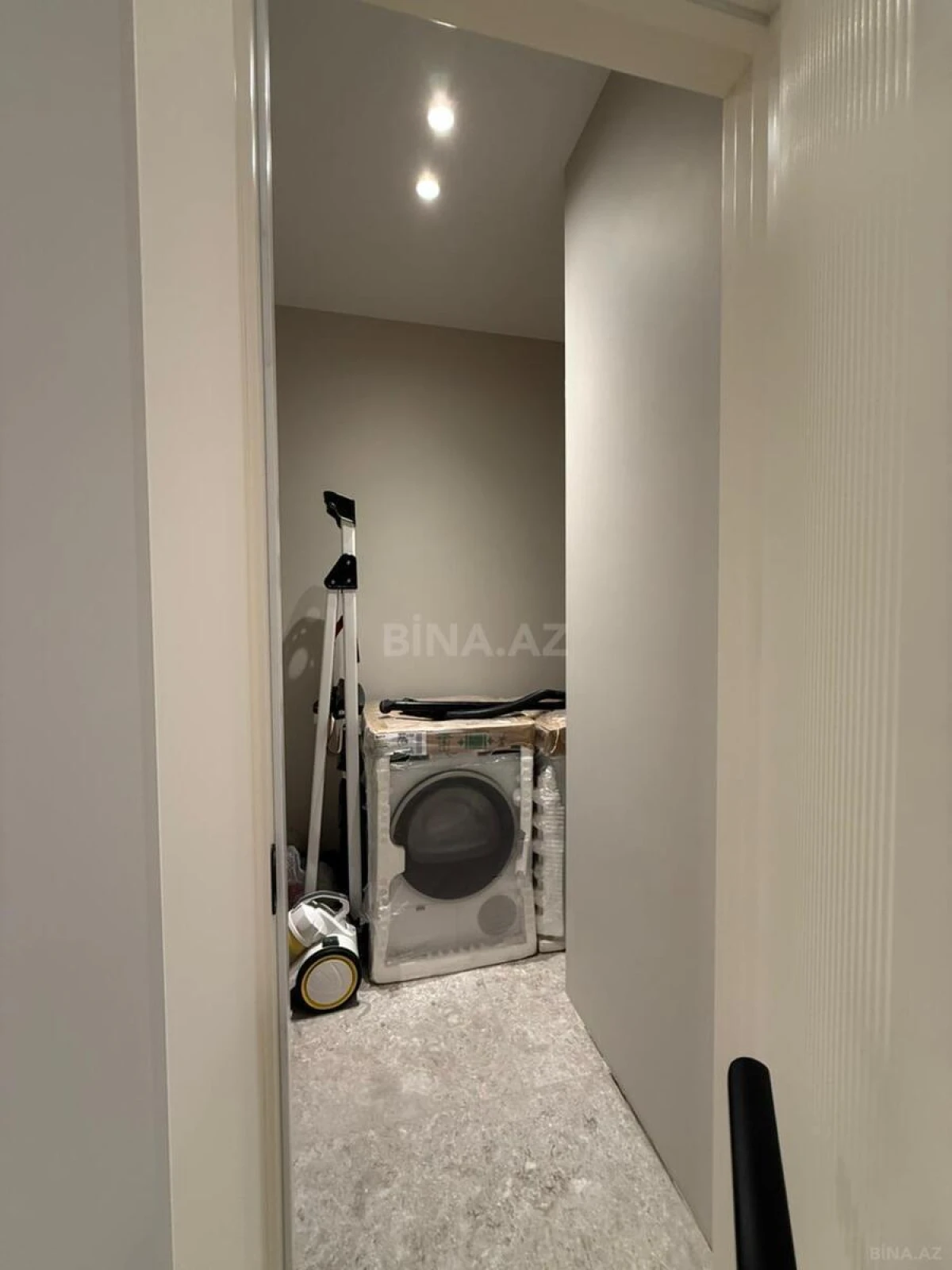 Kirayə verilir 5 otaqlı mənzil 200 m²