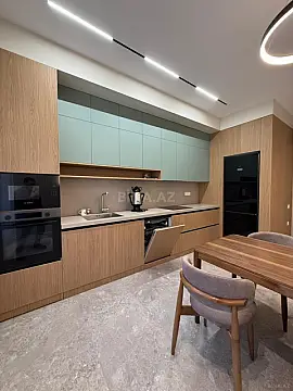 Kirayə verilir 5 otaqlı mənzil 200 m²