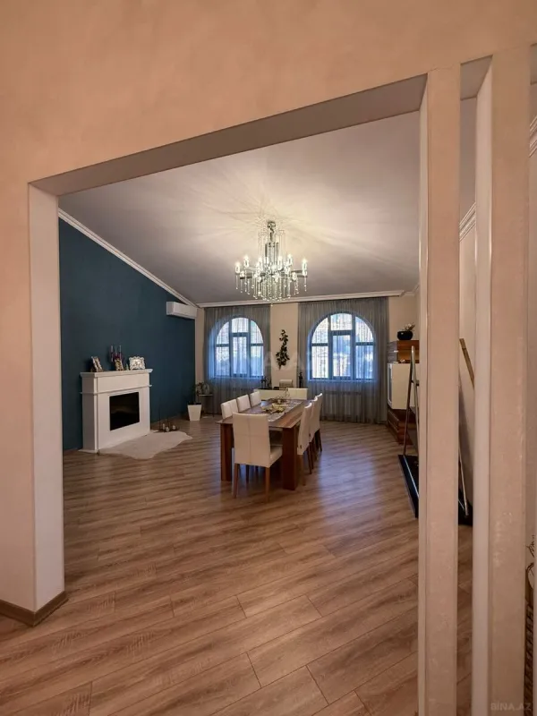 Satılır 6 otaqlı mənzil 250 m²