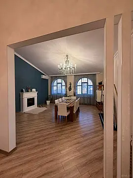 Satılır 6 otaqlı mənzil 250 m²