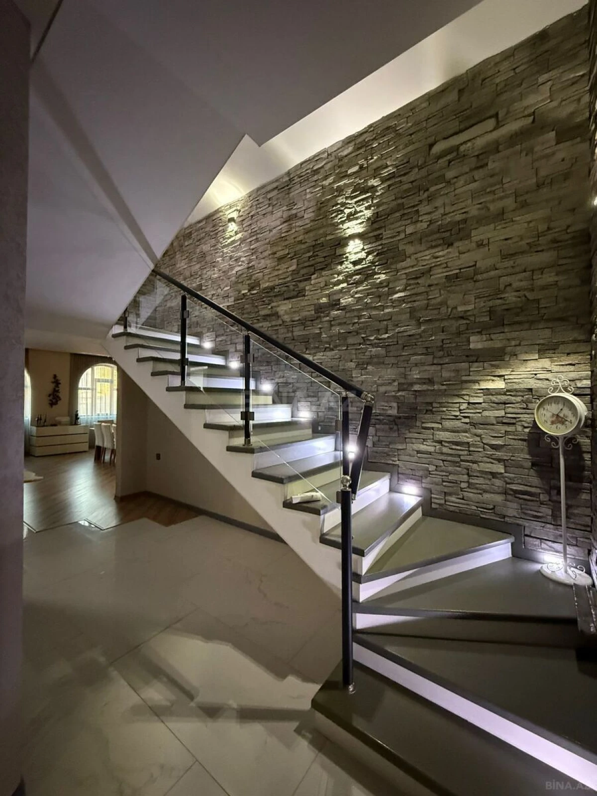 Satılır 6 otaqlı mənzil 250 m²