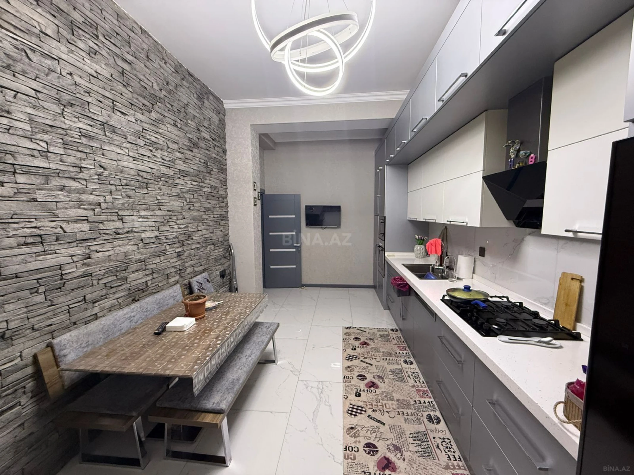 Satılır 6 otaqlı mənzil 250 m²