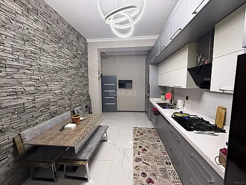 Satılır 6 otaqlı mənzil 250 m²