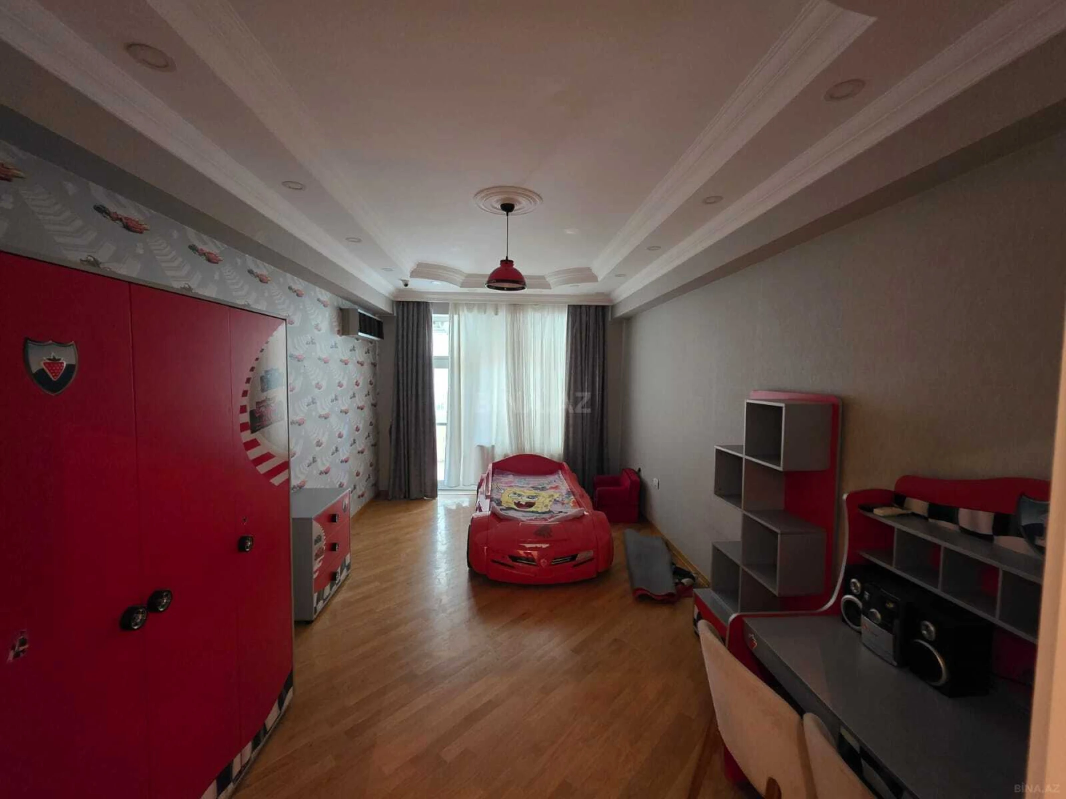Kirayə verilir 5 otaqlı mənzil 263 m²