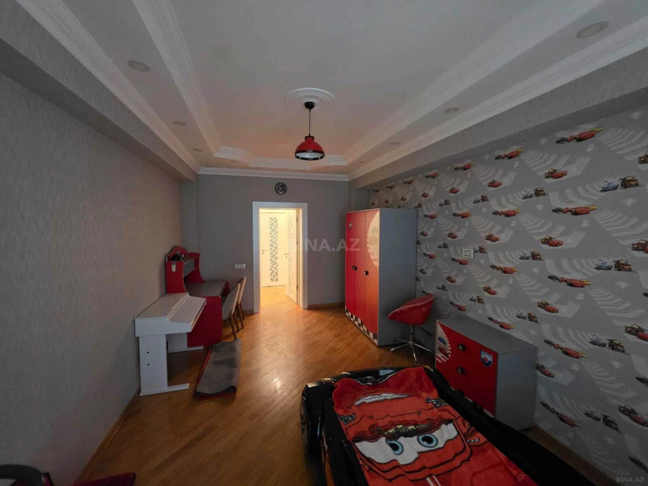 Kirayə verilir 5 otaqlı mənzil 263 m²