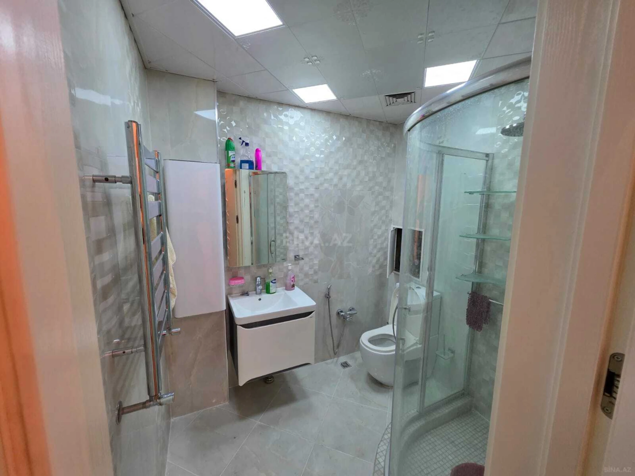 Kirayə verilir 5 otaqlı mənzil 263 m²