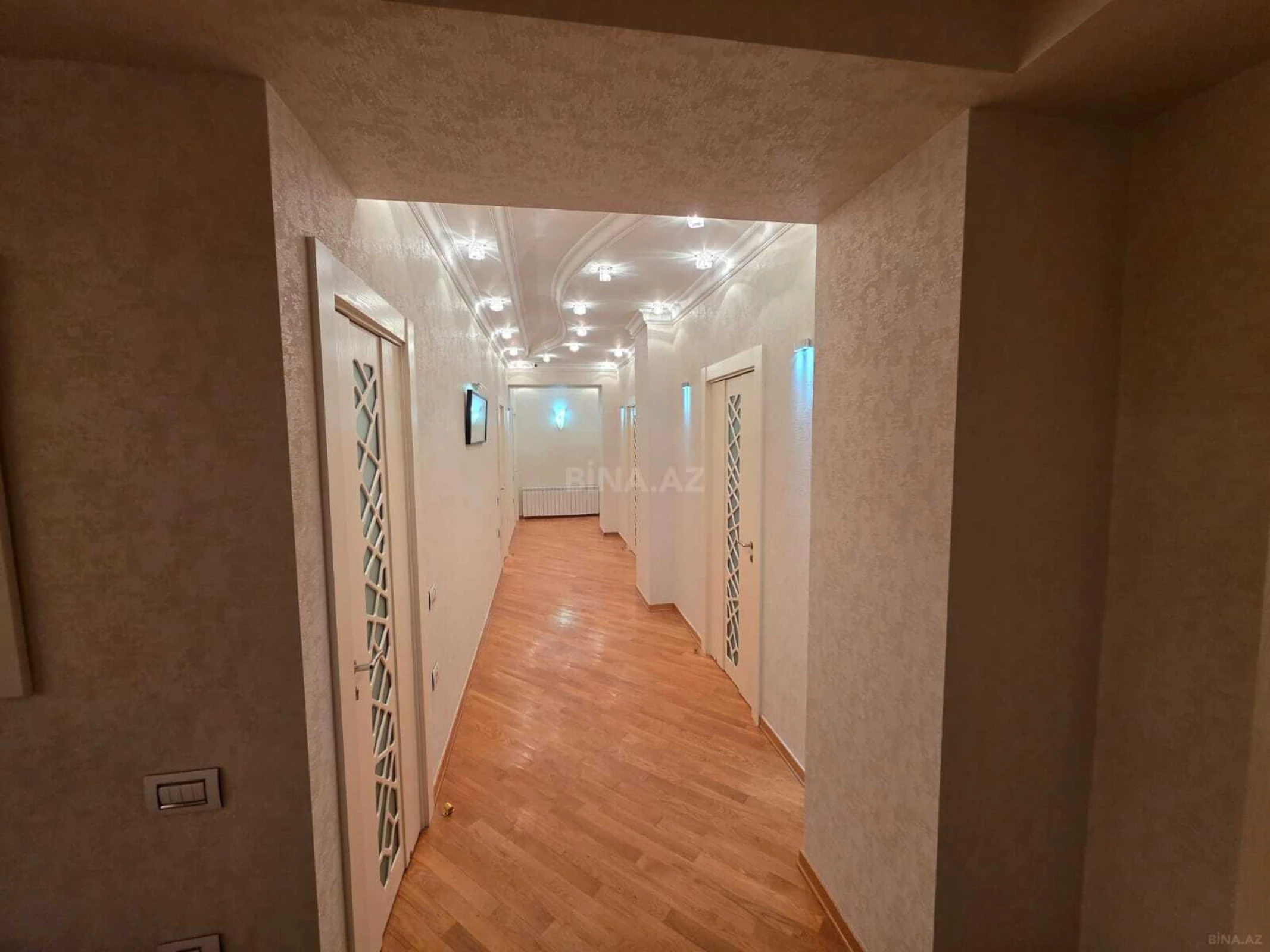 Kirayə verilir 5 otaqlı mənzil 263 m²