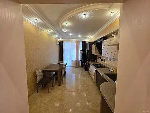 Kirayə verilir 5 otaqlı mənzil 263 m²
