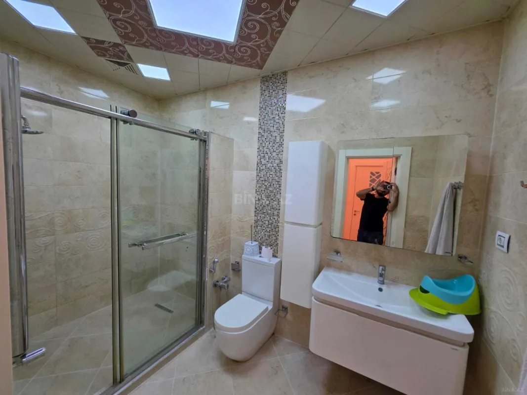 Kirayə verilir 5 otaqlı mənzil 263 m²