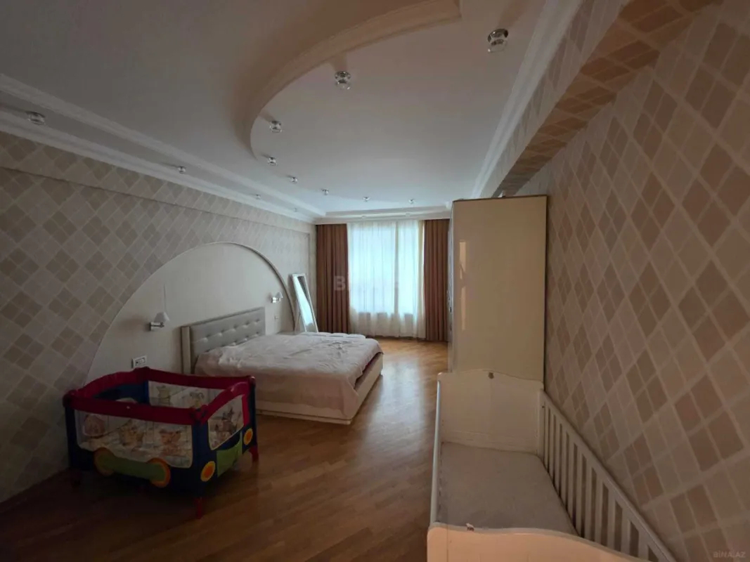 Kirayə verilir 5 otaqlı mənzil 263 m²