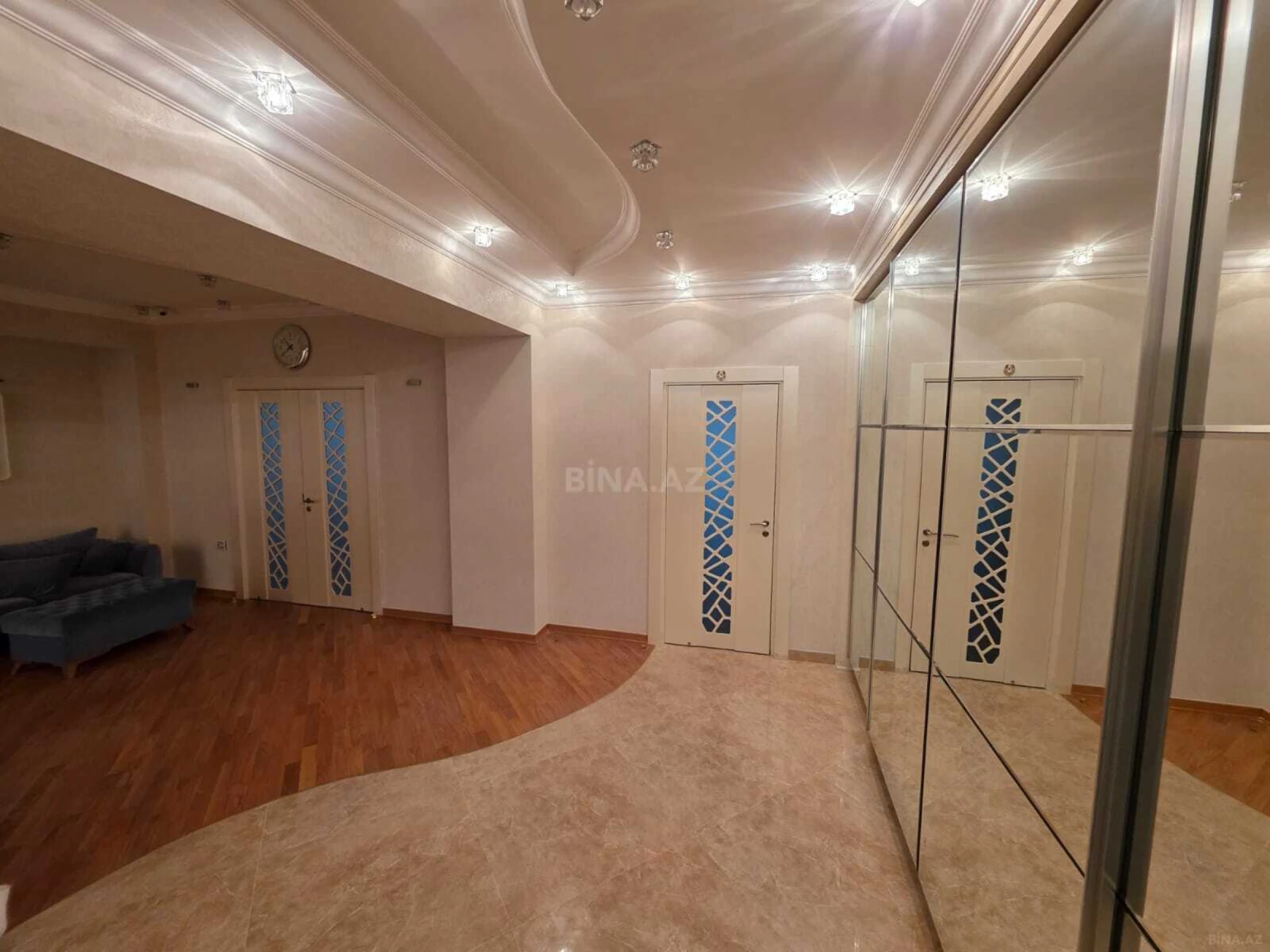 Kirayə verilir 5 otaqlı mənzil 263 m²