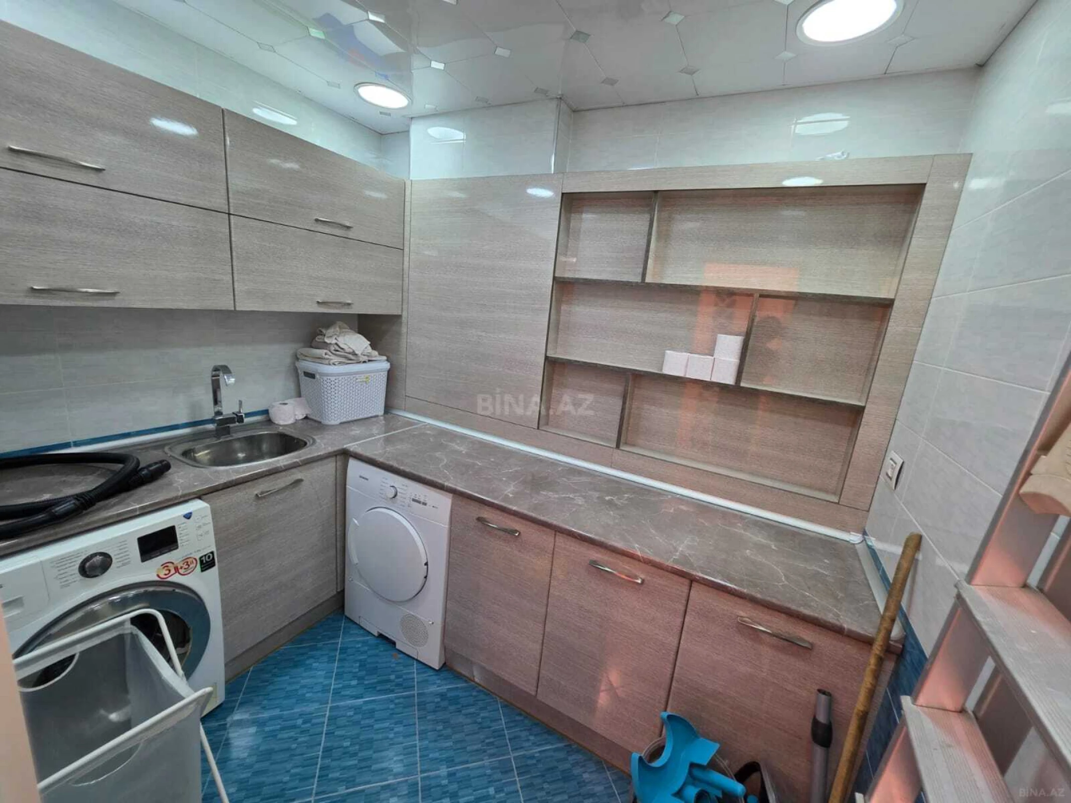 Kirayə verilir 5 otaqlı mənzil 263 m²