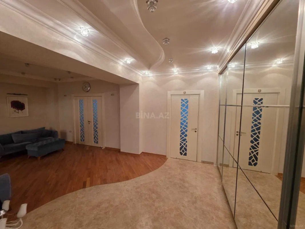 Kirayə verilir 5 otaqlı mənzil 263 m²