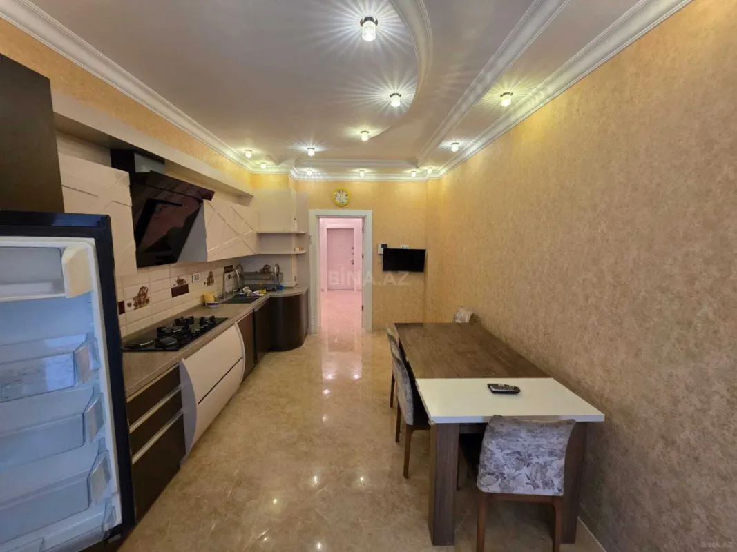 Kirayə verilir 5 otaqlı mənzil 263 m²
