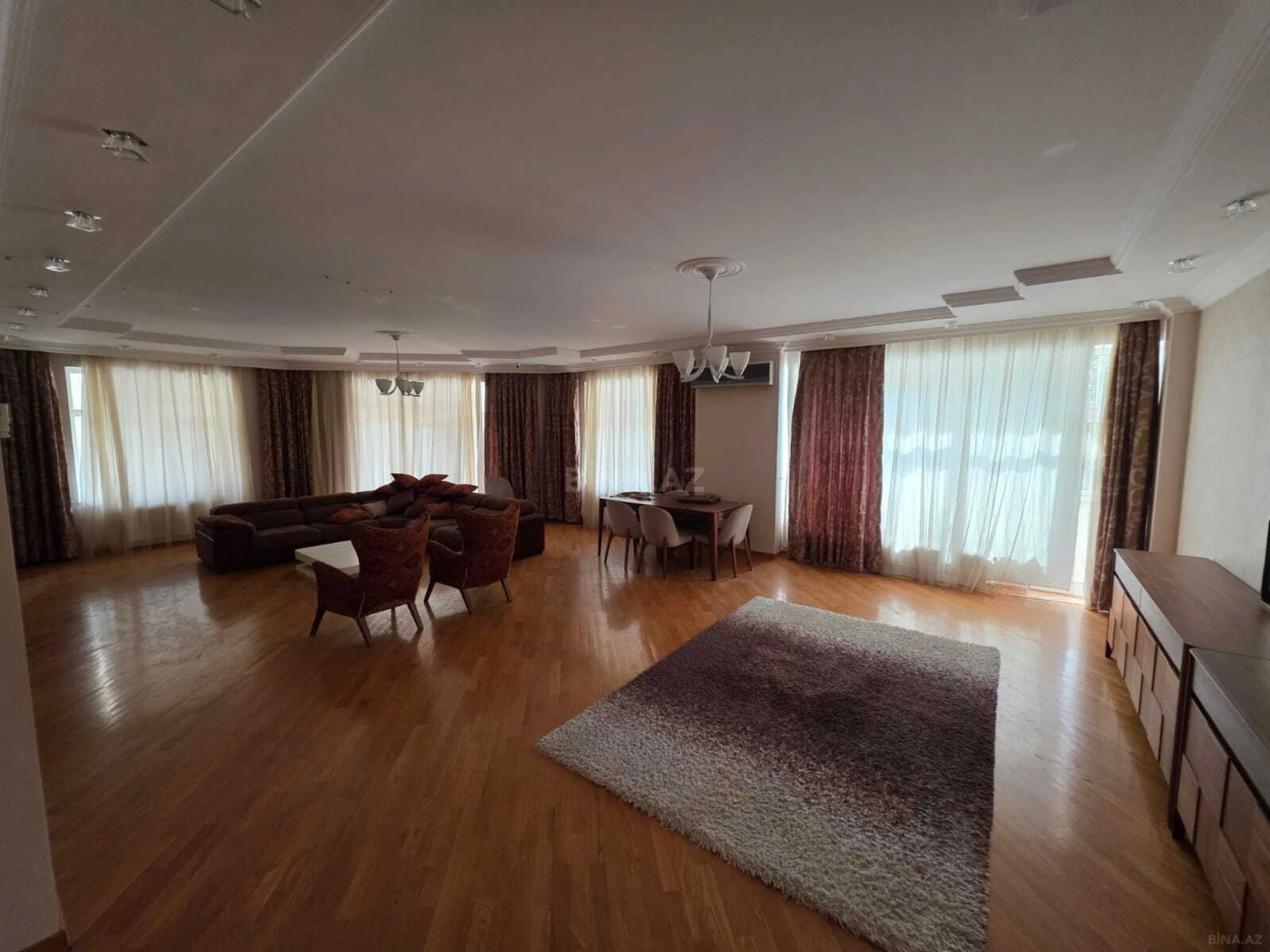 Kirayə verilir 5 otaqlı mənzil 263 m²