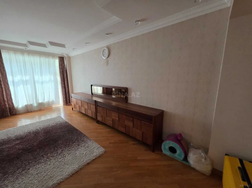 Kirayə verilir 5 otaqlı mənzil 263 m²