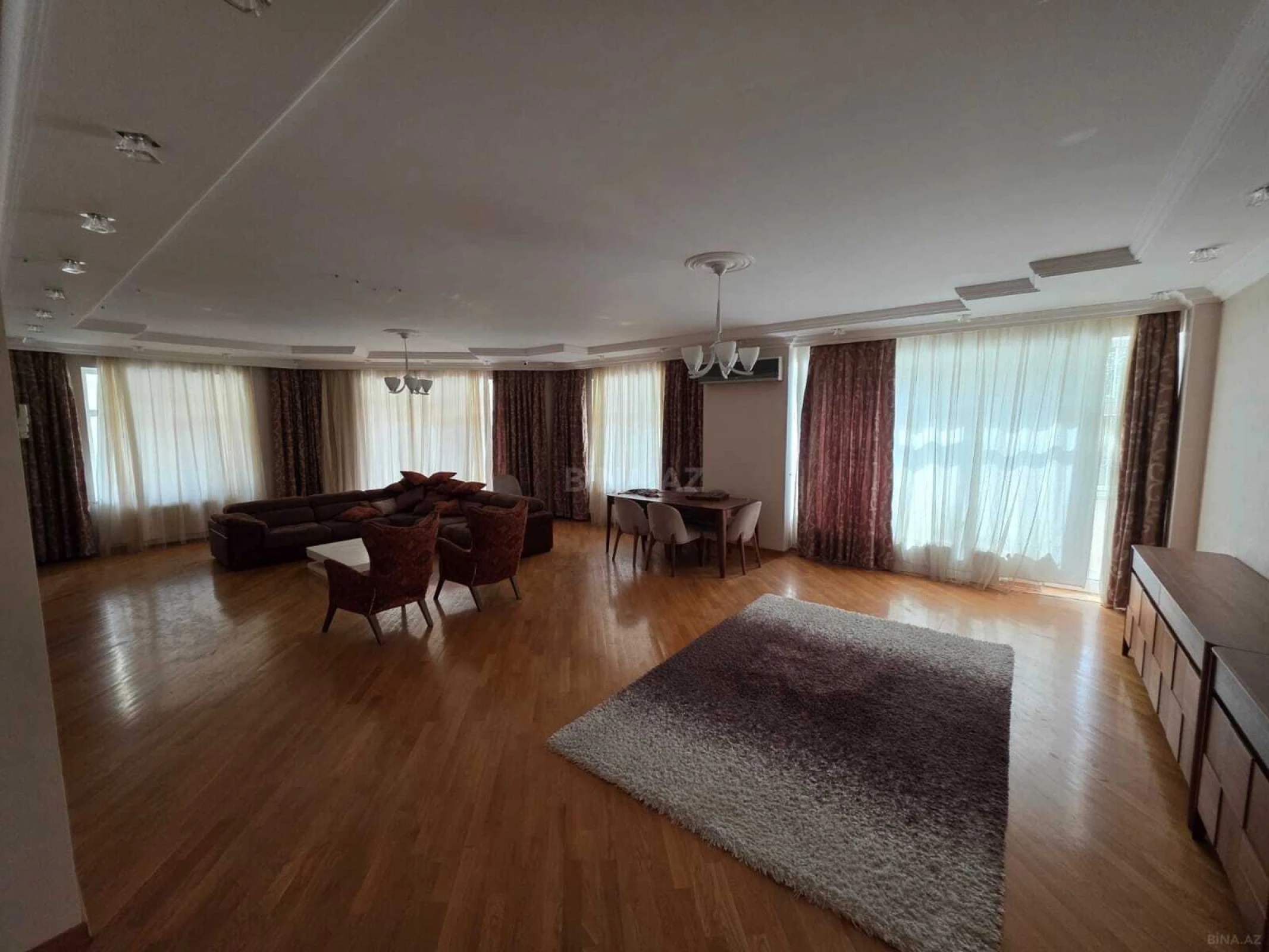 Kirayə verilir 5 otaqlı mənzil 263 m²