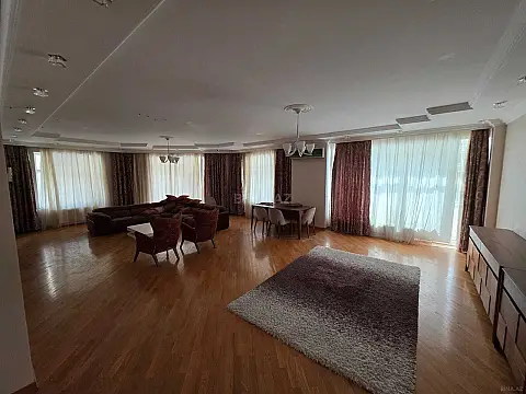 Kirayə verilir 5 otaqlı mənzil 263 m²