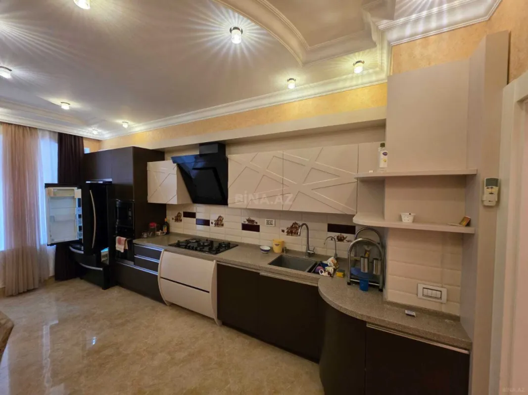 Kirayə verilir 5 otaqlı mənzil 263 m²