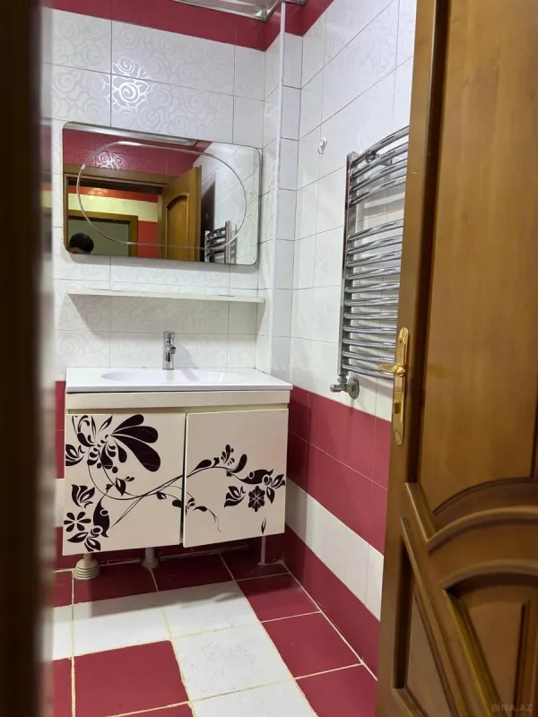 Kirayə verilir 2 otaqlı mənzil 85 m²