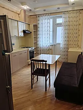 Kirayə verilir 2 otaqlı mənzil 80 m²