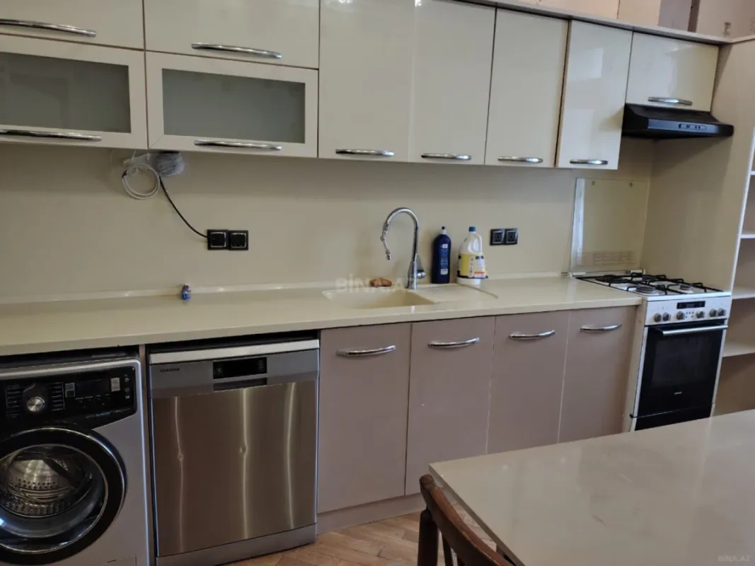 Kirayə verilir 2 otaqlı mənzil 80 m²