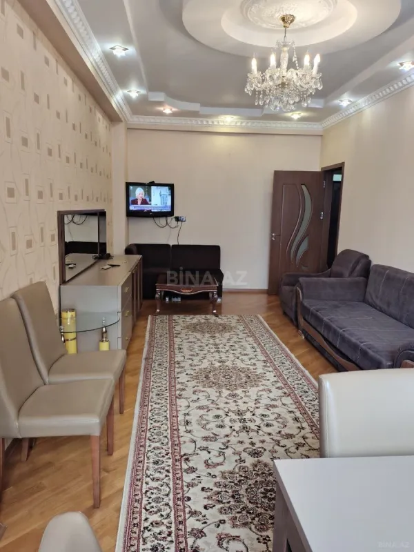 Kirayə verilir 2 otaqlı mənzil 80 m²