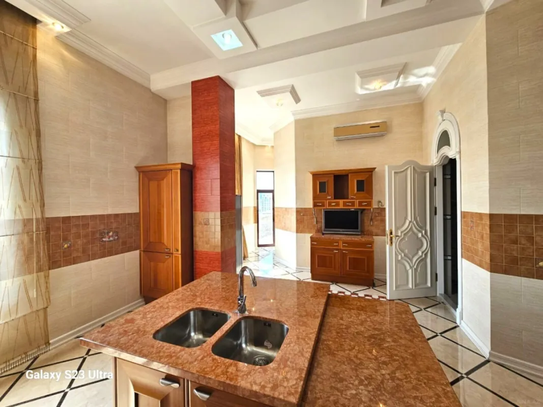 Satılır 5 otaqlı mənzil 510 m²