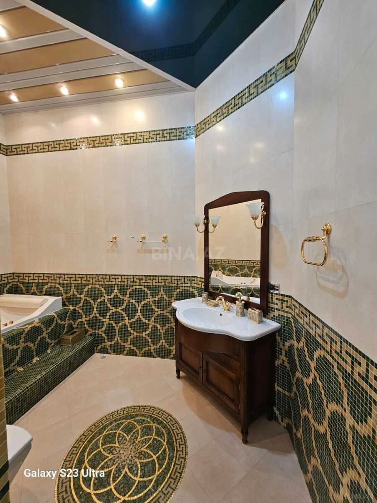 Satılır 5 otaqlı mənzil 510 m²