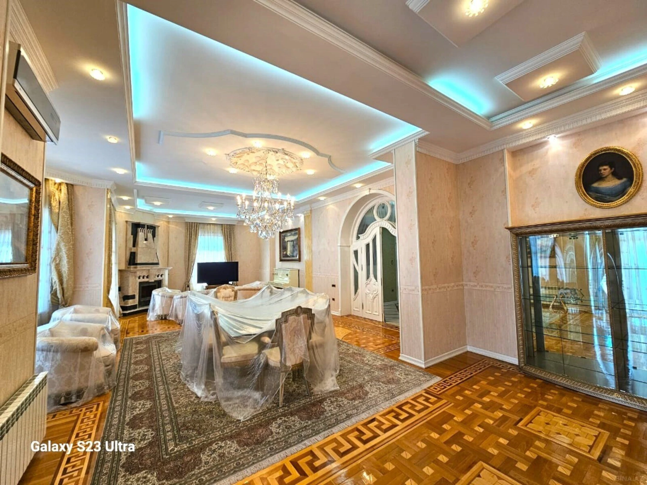 Satılır 5 otaqlı mənzil 510 m²