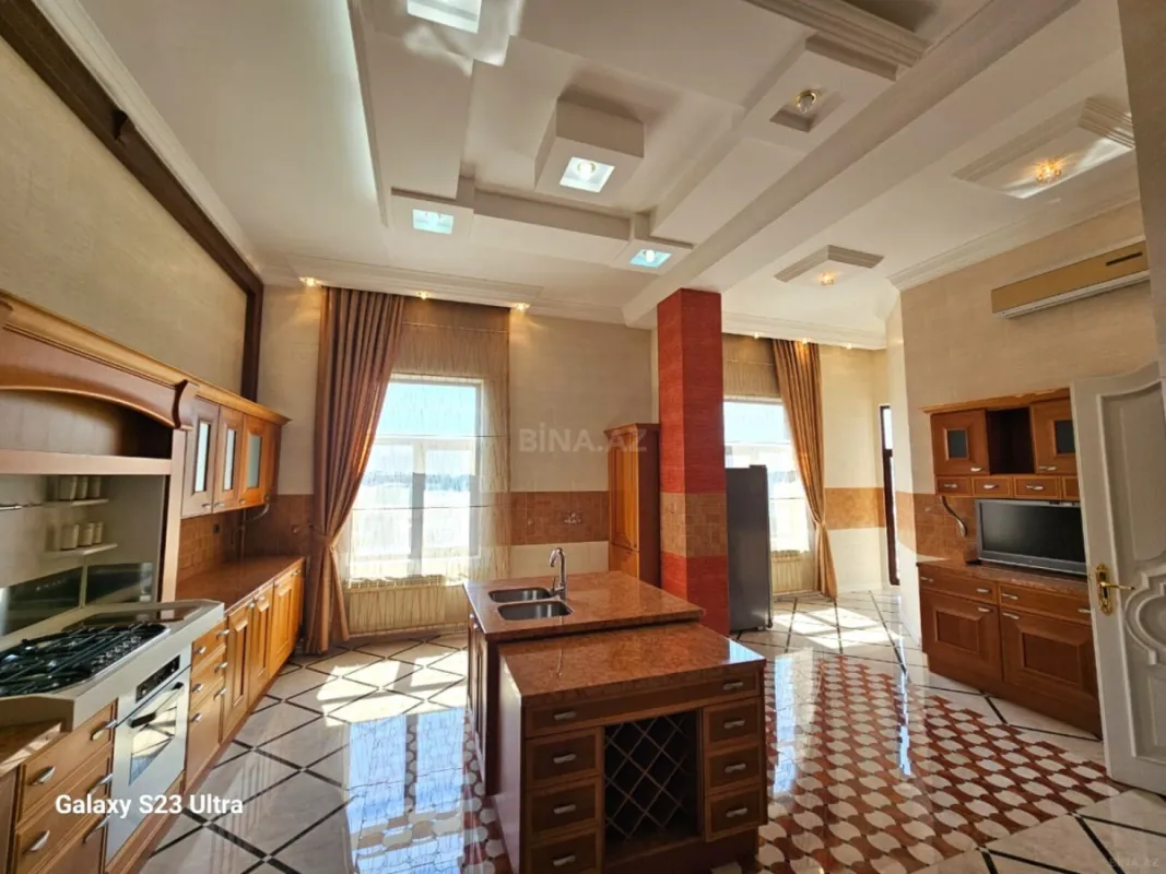 Satılır 5 otaqlı mənzil 510 m²