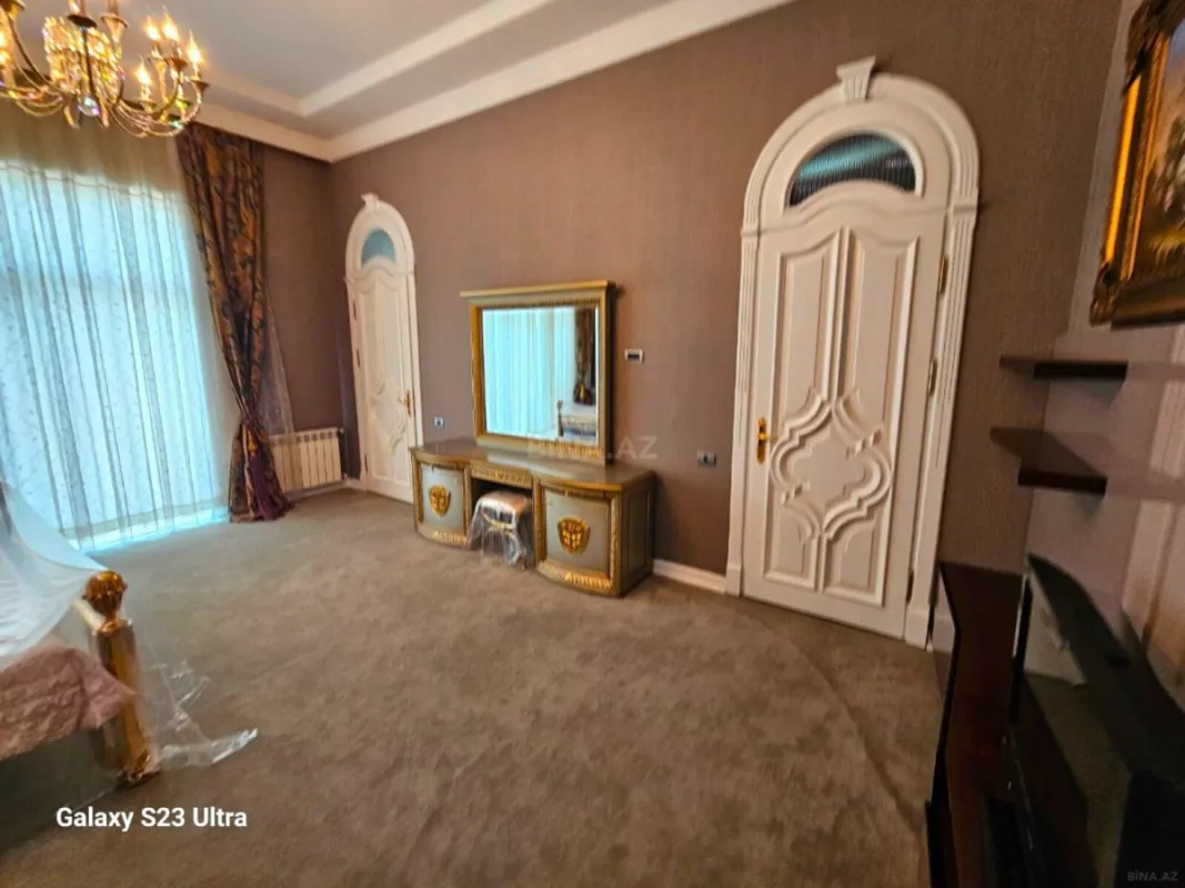 Satılır 5 otaqlı mənzil 510 m²