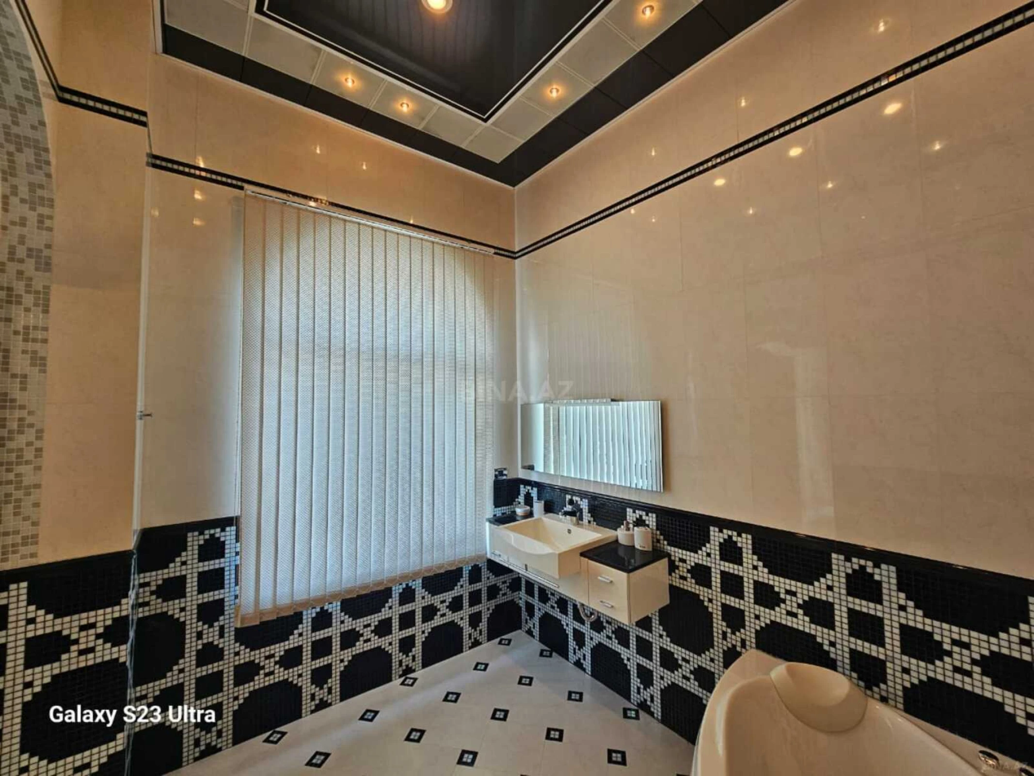 Satılır 5 otaqlı mənzil 510 m²
