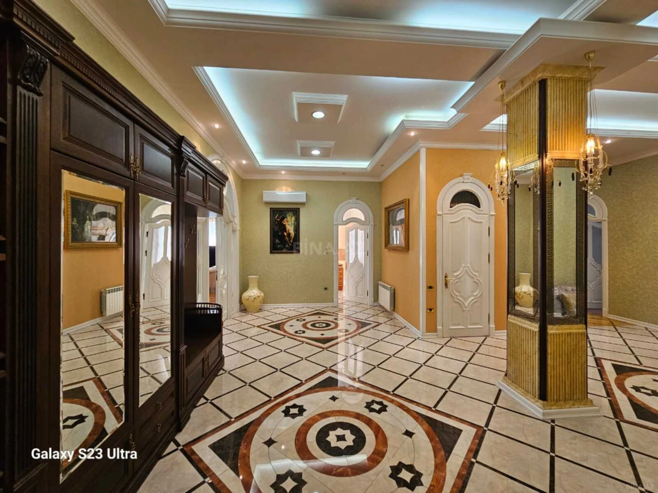 Satılır 5 otaqlı mənzil 510 m²