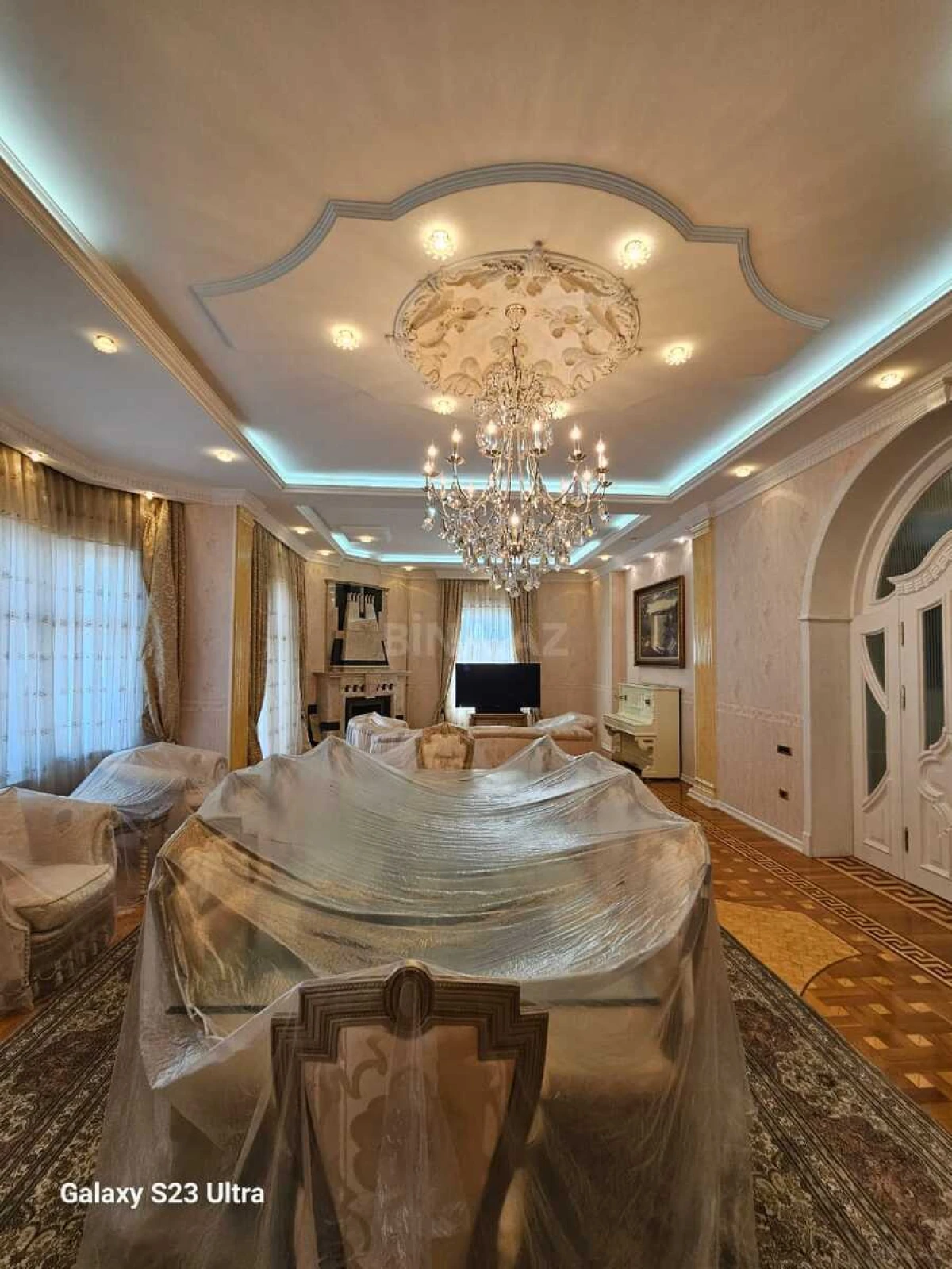 Satılır 5 otaqlı mənzil 510 m²