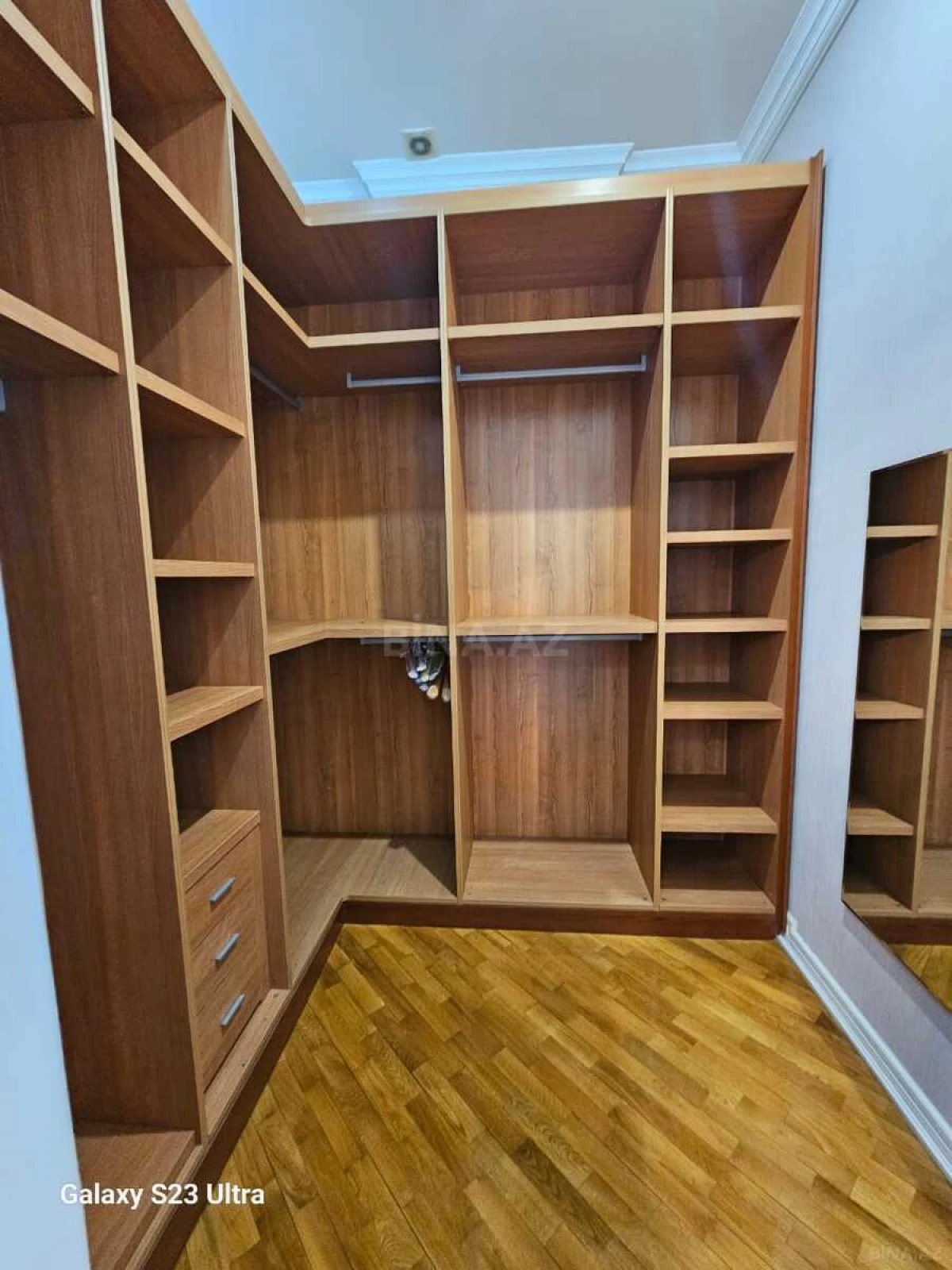 Satılır 5 otaqlı mənzil 510 m²