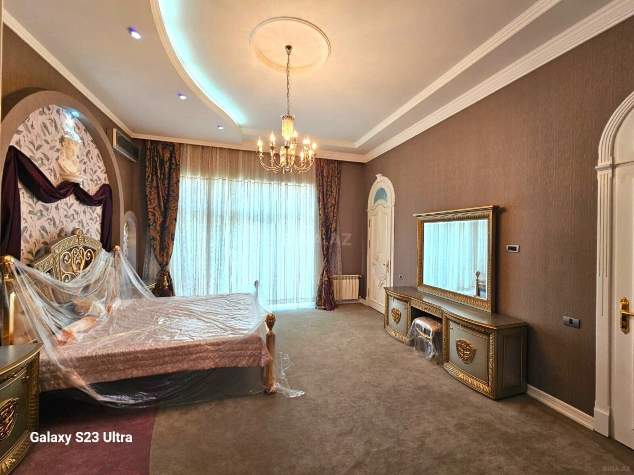 Satılır 5 otaqlı mənzil 510 m²