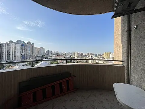 Satılır 3 otaqlı mənzil 170 m²