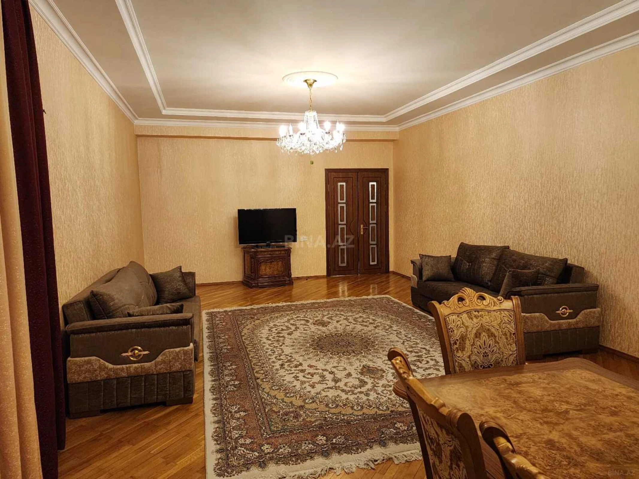 Satılır 3 otaqlı mənzil 170 m²