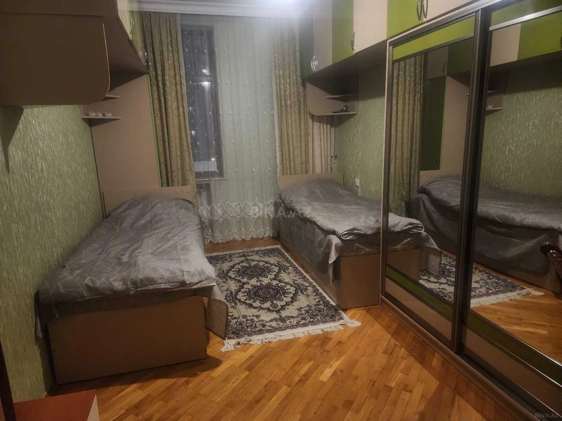 Satılır 3 otaqlı mənzil 170 m²