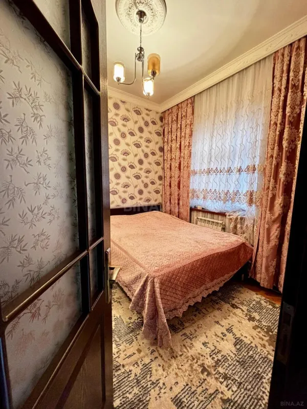 Satılır 7 otaqlı həyət evi 397.7 m²