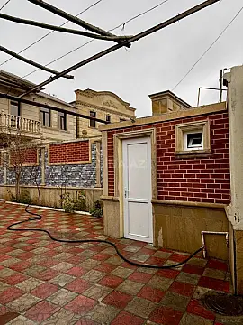 Satılır 7 otaqlı həyət evi 397.7 m²
