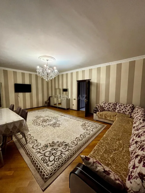 Satılır 7 otaqlı həyət evi 397.7 m²