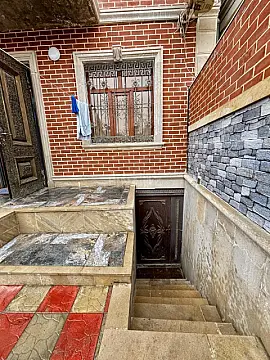Satılır 7 otaqlı həyət evi 397.7 m²