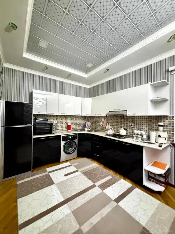 Satılır 7 otaqlı həyət evi 397.7 m²