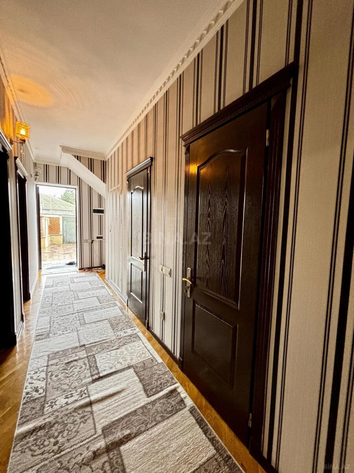 Satılır 7 otaqlı həyət evi 397.7 m²