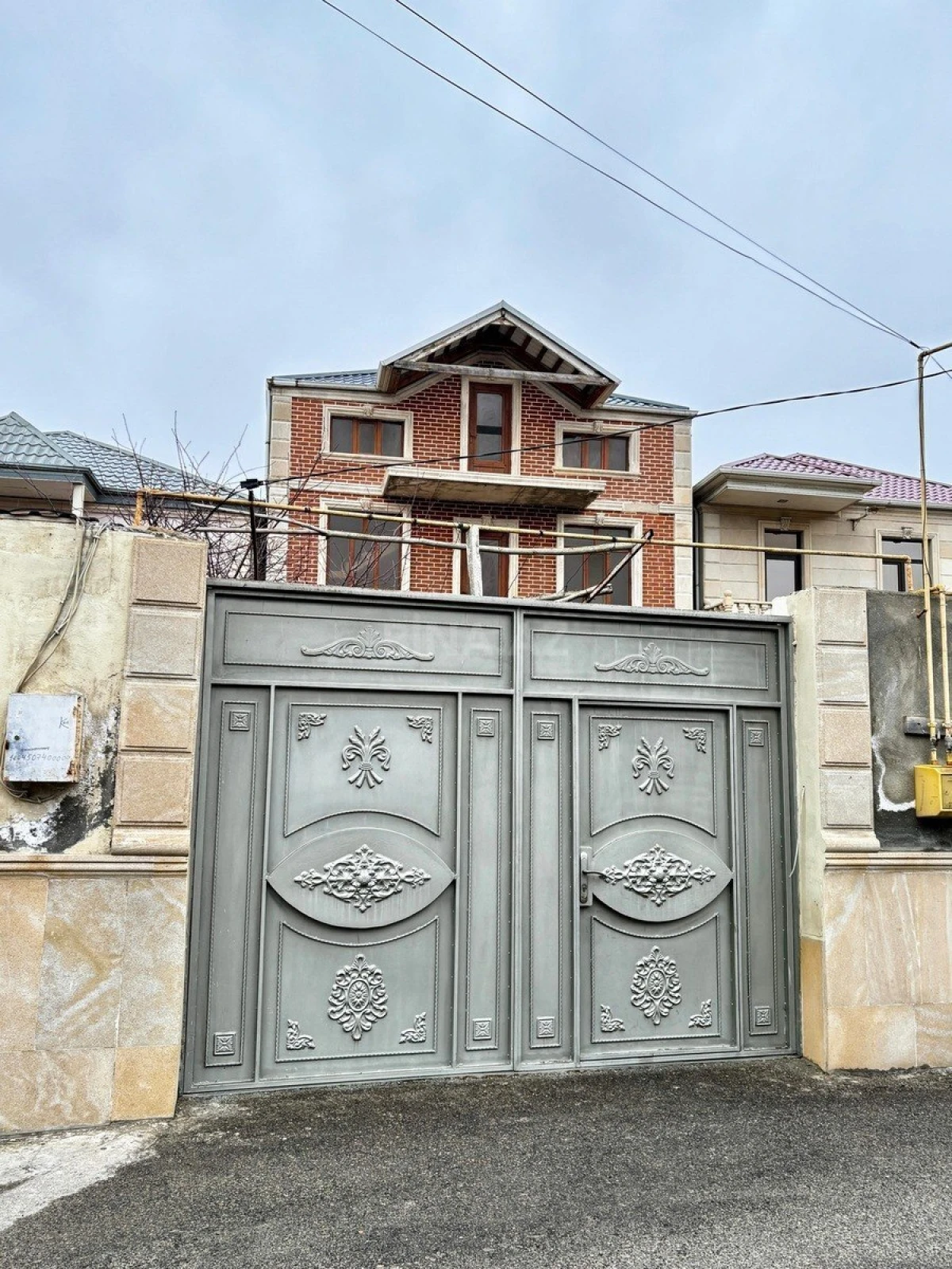 Satılır 7 otaqlı həyət evi 397.7 m²